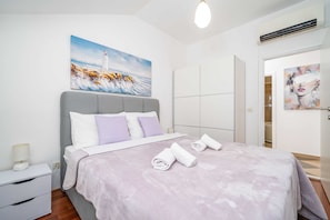 Appartamento (Apartments Isabora - Comfort Three-Be) | Una scrivania, ferro/asse da stiro, Wi-Fi gratuito, lenzuola