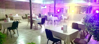 Sundowner Lodge