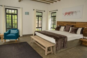 Deluxe Double Room, Valley View | Premium bedding, in-room safe, desk, soundproofing - Arusha Villa (Arusha)