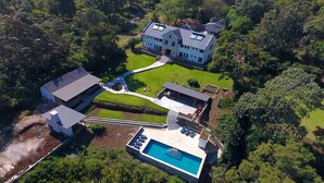 An aerial view of a large estate with a swimming pool, multiple buildings, and extensive landscaping. - Arusha Villa (Arusha)