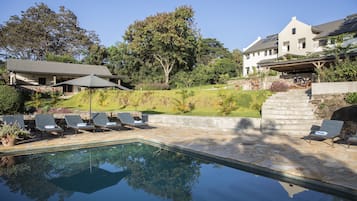 Outdoor pool, pool loungers