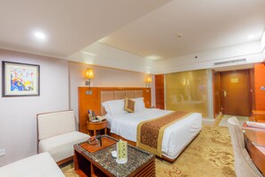 In-room safe, desk, blackout curtains, soundproofing - Zhuhai Guotai Hotel (Zhuhai)