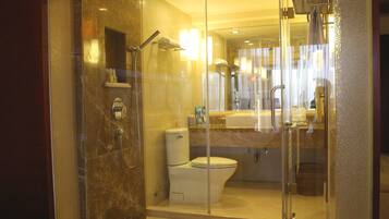 Deluxe Room | Bathroom | Shower, free toiletries, hair dryer, slippers