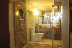 Deluxe Room | Bathroom | Shower, free toiletries, hair dryer, slippers - Zhuhai Guotai Hotel (Zhuhai)