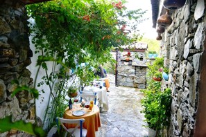 Standard Double Room | Living area | Flat-screen TV - Sirincem Pension (Selçuk)