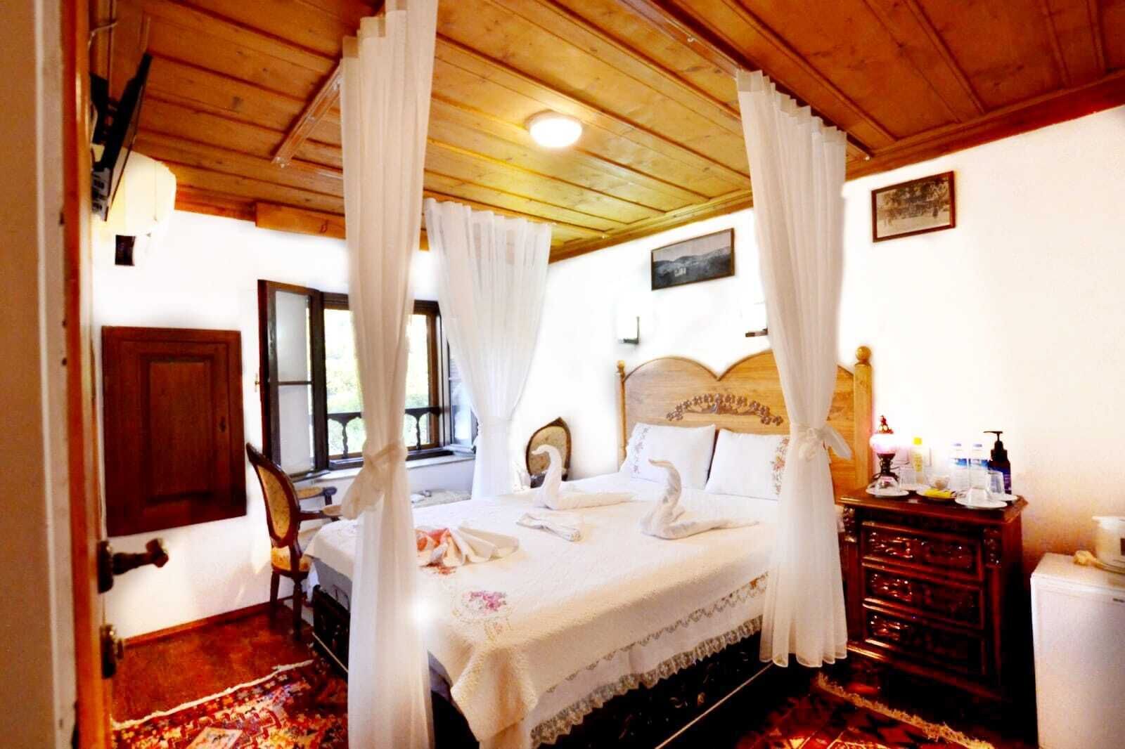 Standard Double Room | Desk, soundproofing, iron/ironing board, free WiFi