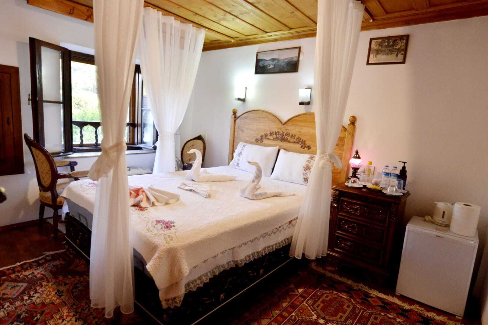 Standard Double Room | Desk, soundproofing, iron/ironing board, free WiFi