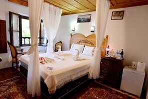 Standard Double Room | Desk, soundproofing, iron/ironing board, free WiFi - Sirincem Pension (Selçuk)