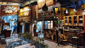 A rustic interior with hanging lights, a bar area, and potted plants. - Sirincem Pension (Selçuk)
