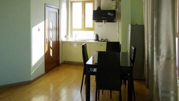 Deluxe-Suite | Eigene Kochnische | Wasserkocher mit Kaffee-/Teezubehör, Wasserkocher