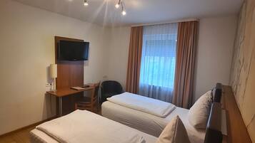 Habitación doble | Caja fuerte, escritorio, tabla de planchar con plancha y wifi gratis