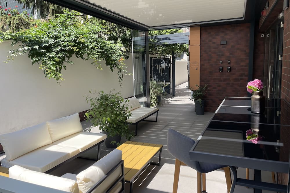 Caro Aparthotel