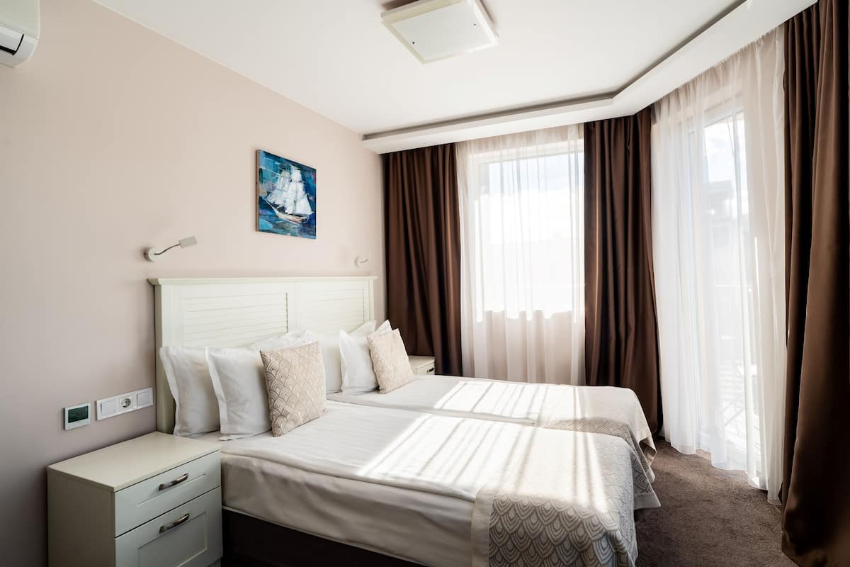 Standard Double Room, Balcony | 1 bilik tidur, Wi-fi percuma, cadar katil