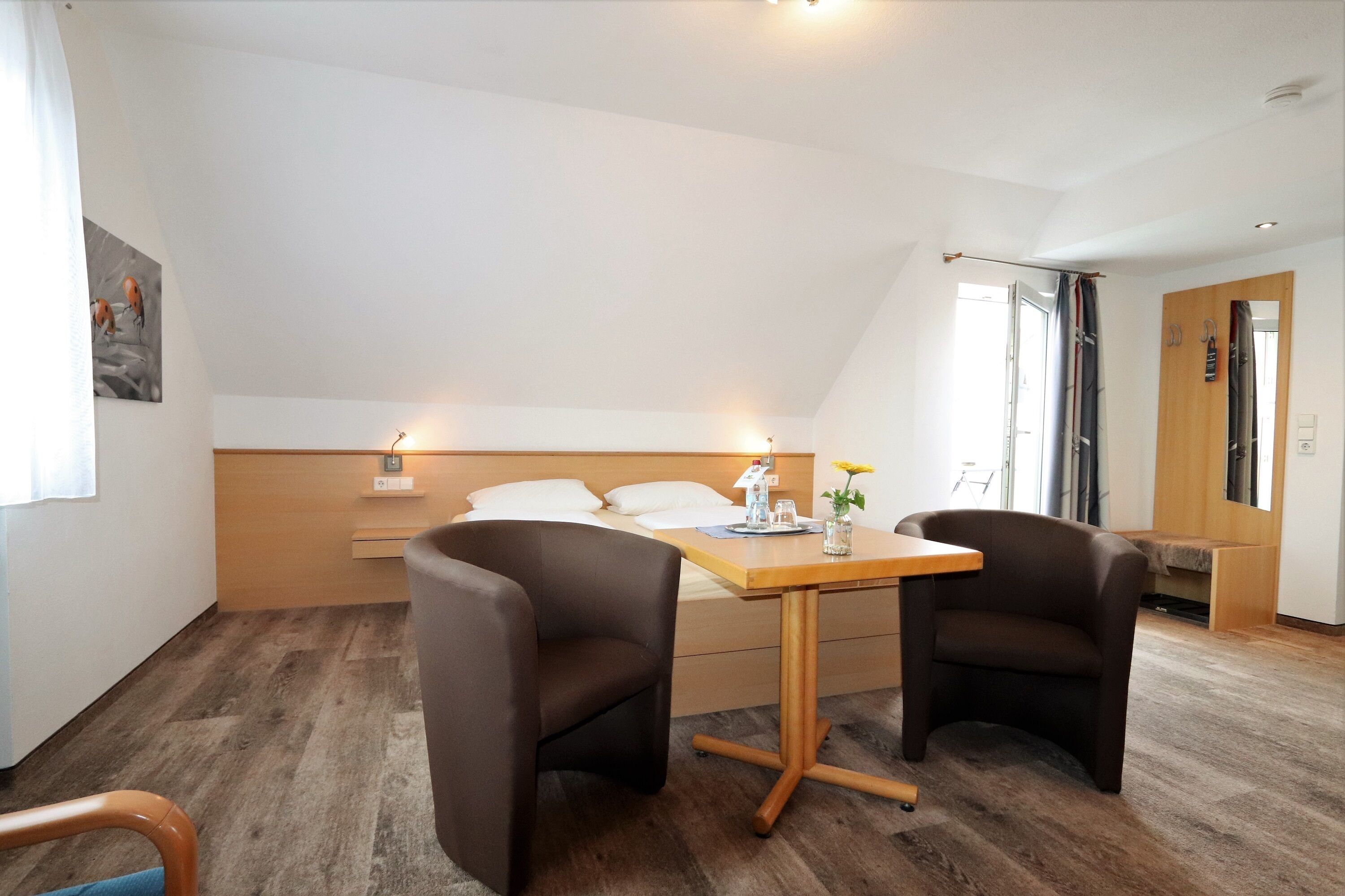 Double Room | Hypo-allergenic bedding available, desk, WiFi (free), bed sheets