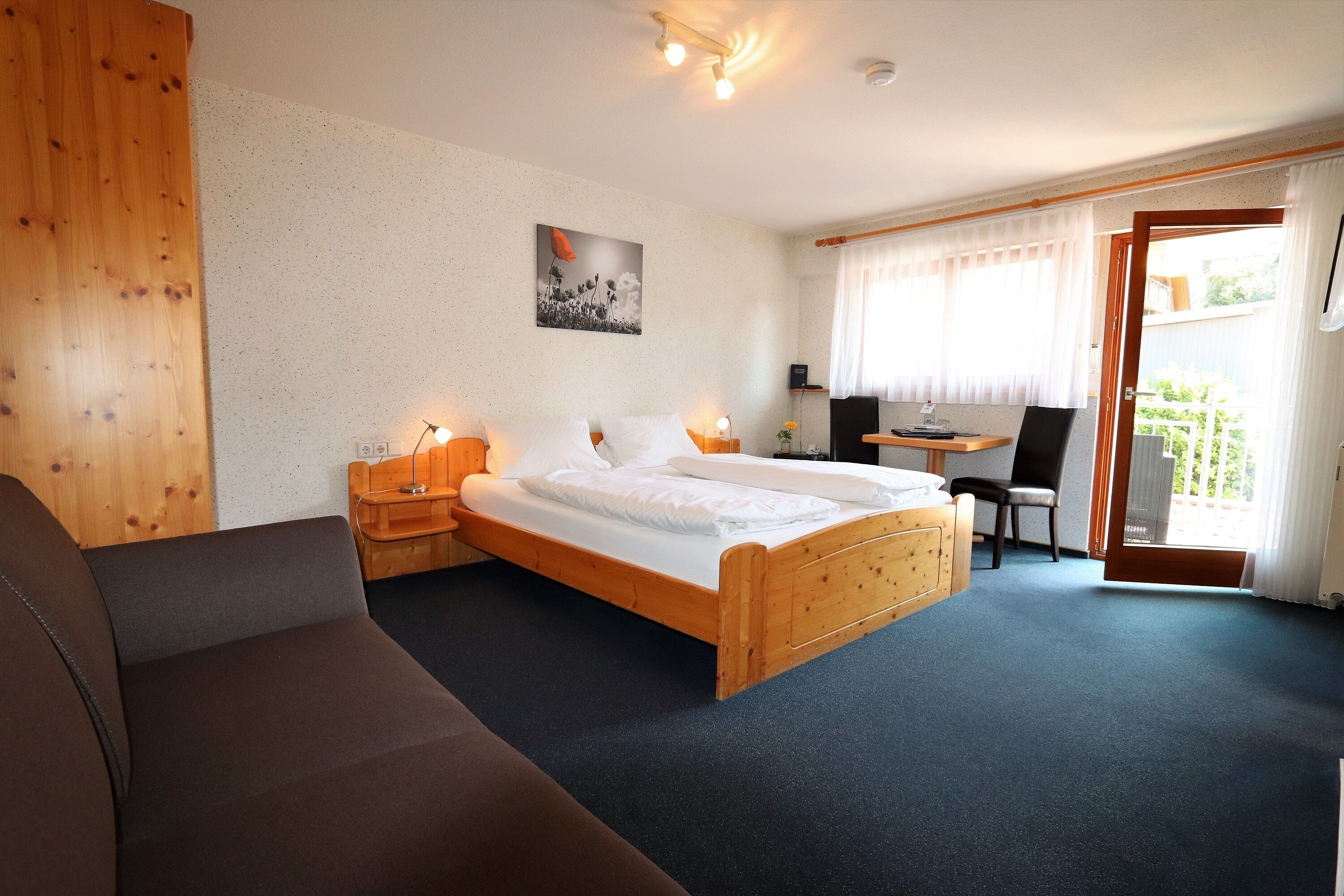 double room | hypo-allergenic bedding, desk, free wifi, bed sheets
