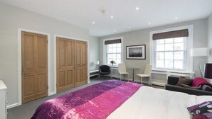 Unclassified image, 2 of 4, button - Berkeley Residential- 3 Bathurst Street (London)