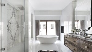 Unclassified image, 3 of 4, button - Berkeley Residential- 3 Bathurst Street (London)