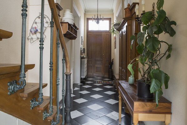 Interior entrance - BnB Les Greniers de Madelgaire (Soignies)