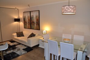 Standard Apartment, 2 Bedrooms, 2 Bathrooms | In-room dining