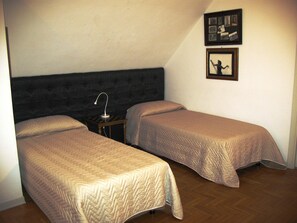 Room, 2 Single Beds, Ensuite, Garden Area