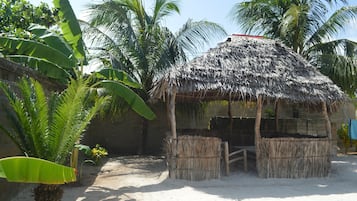 Massages sur la plage, soins de manucure et de pédicure