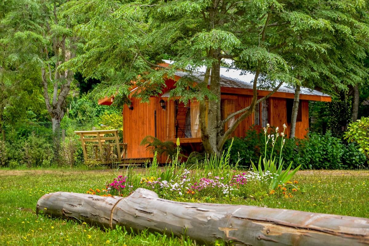 Standard Cottage, 1 Double Bed, Private Bathroom | 1 bedroom, free cots/infant beds, free WiFi, bed sheets