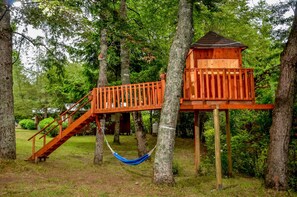 Children’s play area – outdoor