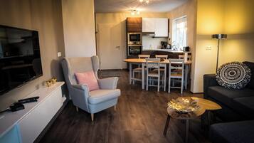 Comfort-huoneisto, 2 makuuhuonetta (Apt 20) | Oleskelualue | Taulutelevisio