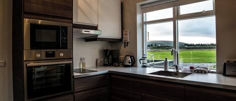 Appartement Confort, 2 chambres (Apt 20) | Cuisine privée | Réfrigérateur, four à micro-ondes, surface de cuisson, cafetiÚre-théiÚre