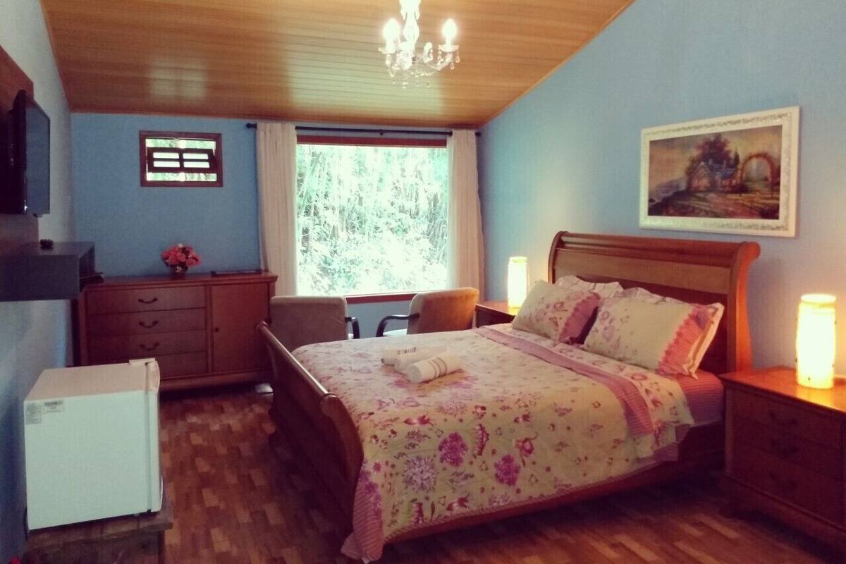 Classic-Doppelzimmer, 1 Queen-Bett, barrierefrei, Gartenblick | Verdunkelungsvorhänge, Bettwäsche