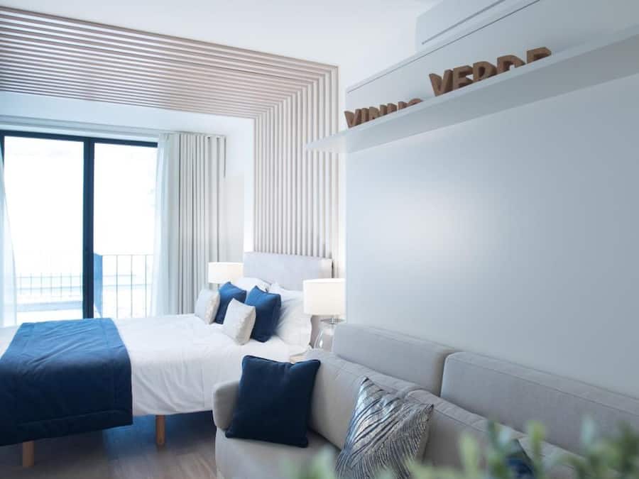 Geluiddichte muren, een strijkplank/strijkijzer, babybedden (toeslag)