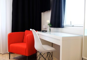 Premium bedding, desk, blackout curtains, soundproofing - Hótel Heiðmörk (Kópavogur)