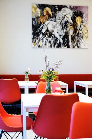 Breakfast area - Hótel Heiðmörk (Kópavogur)