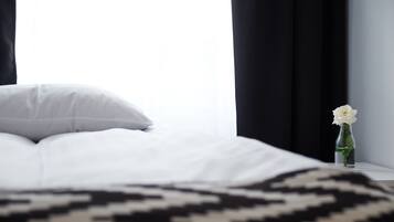 Single Room | Premium bedding, desk, blackout curtains, soundproofing