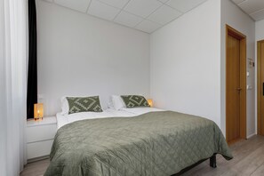Double Room | Premium bedding, desk, blackout drapes, soundproofing - Hótel Heiðmörk (Kópavogur)