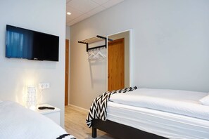 Twin Room | Premium bedding, desk, blackout drapes, soundproofing - Hótel Heiðmörk (Kópavogur)