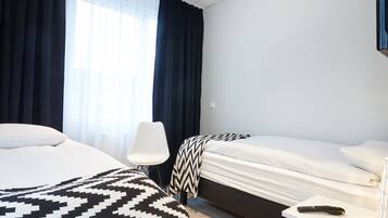 Tomannsrom | Sengetøy av topp kvalitet, skrivebord, blendingsgardiner og lydisolert