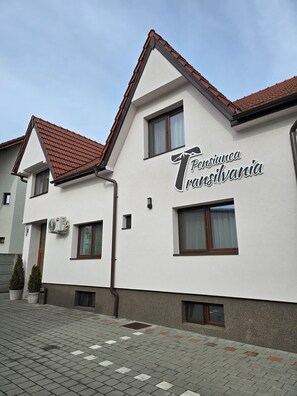 Exterior - Pensiunea Transilvania (Sibiu)