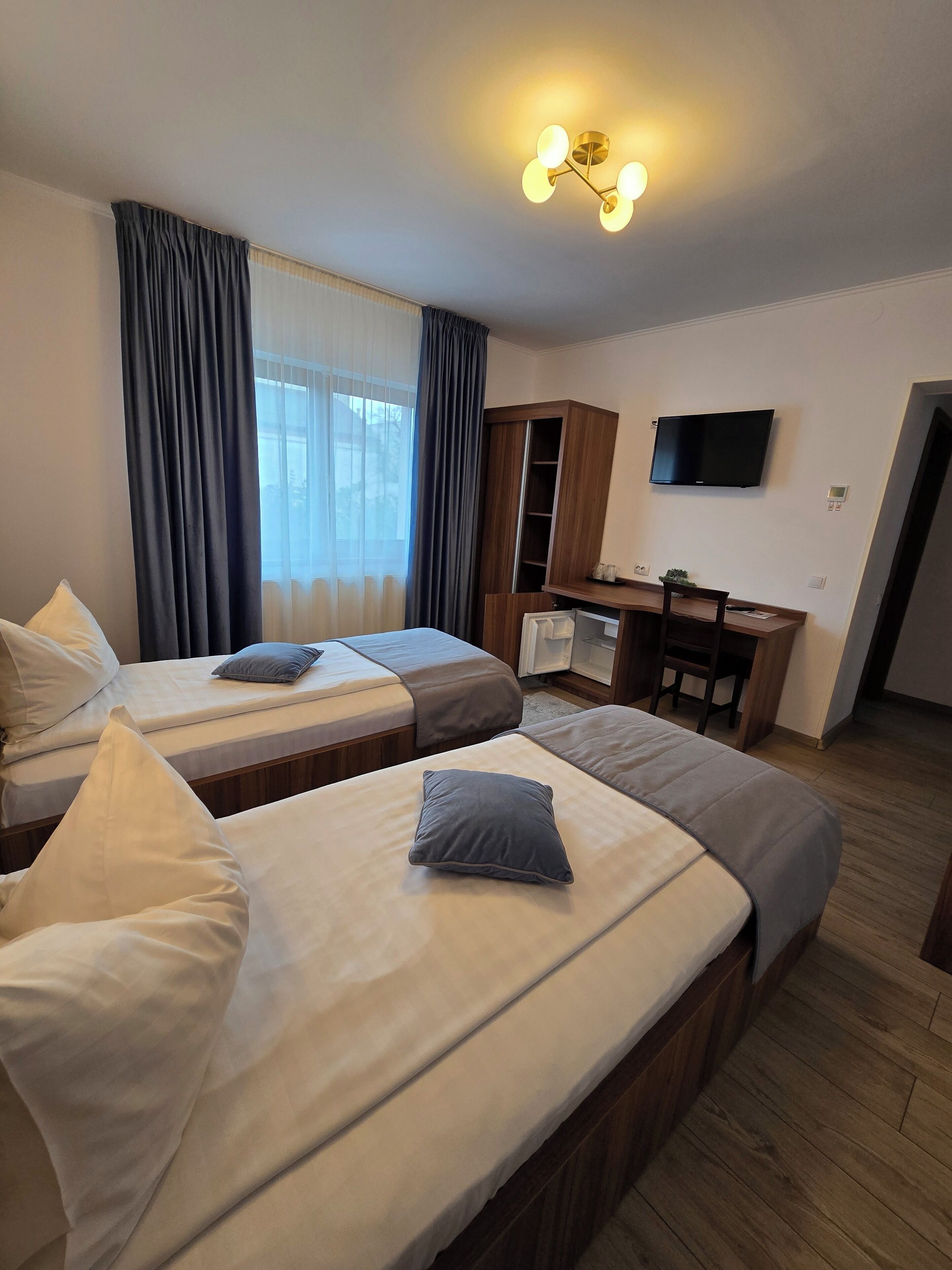 Twin Room | Desk, iron/ironing board, free cribs/infant beds, free WiFi