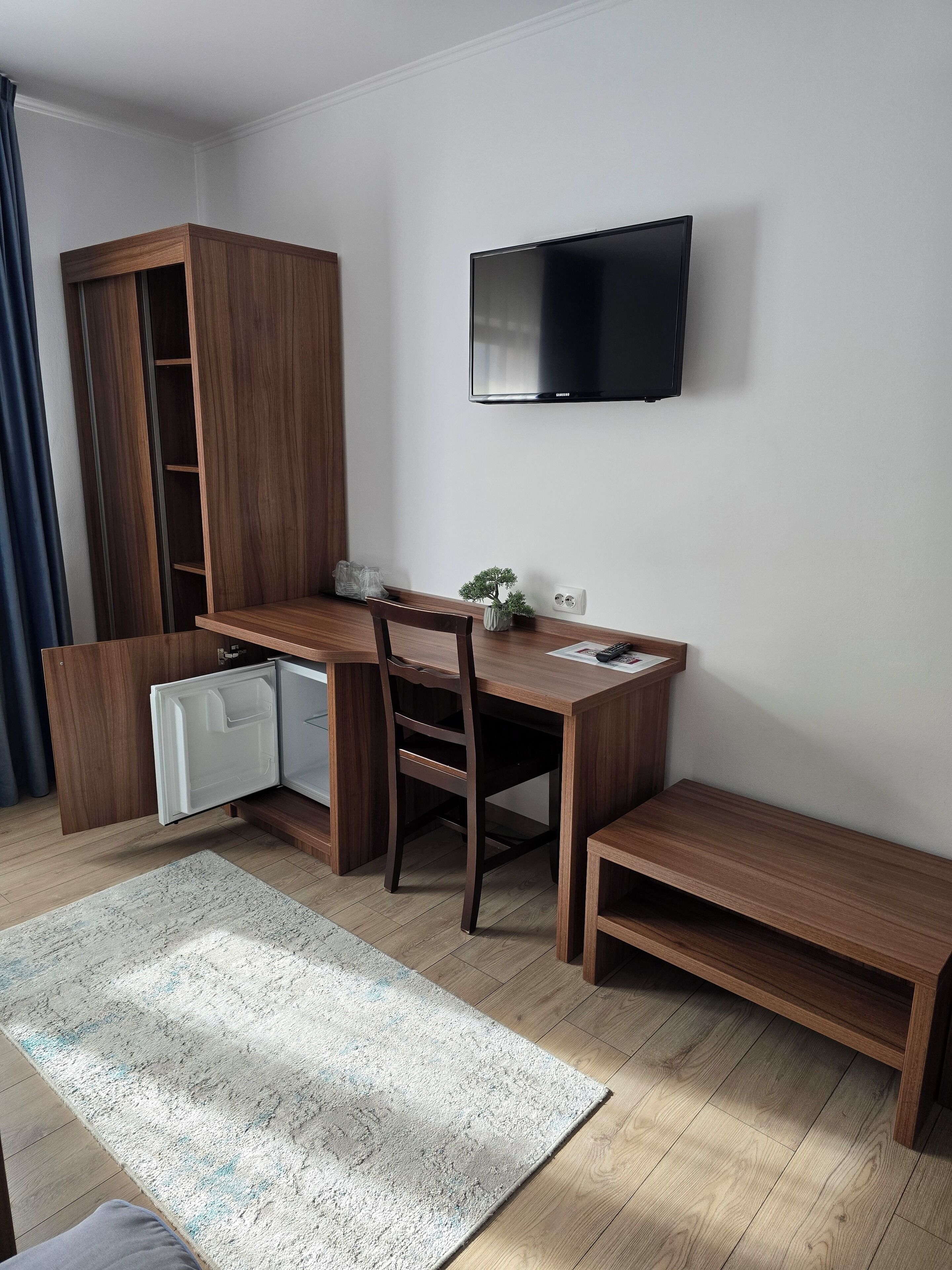 Habitación con 2 camas individuales | Escritorio, tabla de planchar con plancha, cunas gratuitas y wifi gratis