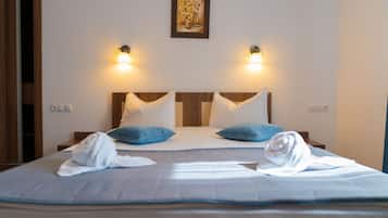 Habitación doble | Escritorio, tabla de planchar con plancha, cunas gratuitas y wifi gratis