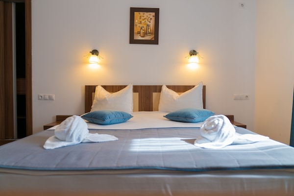 Double Room | Desk, iron/ironing board, free cribs/infant beds, free WiFi