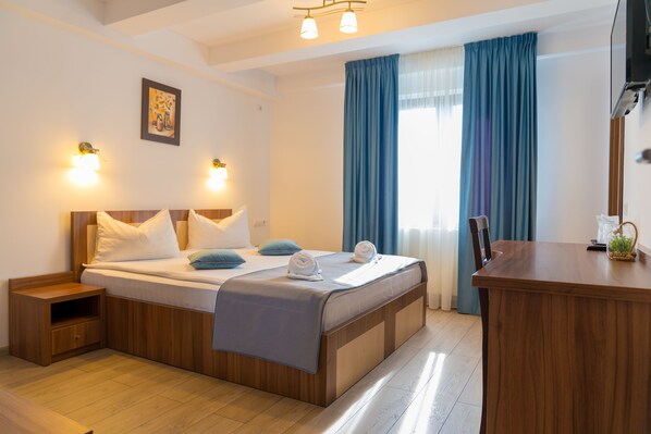 Double Room | Meja, seterika/papan seterika, katil bayi/kot (percuma), Wi-fi percuma