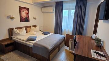 Double Room | Desk, iron/ironing board, free cribs/infant beds, free WiFi