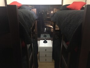Standard-Apartment, 3 Schlafzimmer | 3 Schlafzimmer, Bügeleisen/Bügelbrett, kostenloses WLAN