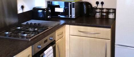 Apartment, 3 Bedrooms | Private kitchen | Fridge, microwave, oven, stovetop