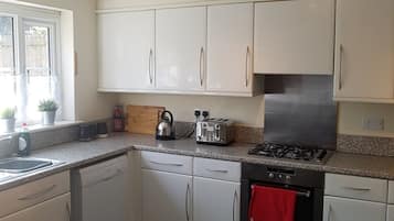 Townhome, 4 Bedrooms | Private kitchen | Fridge, microwave, oven, stovetop