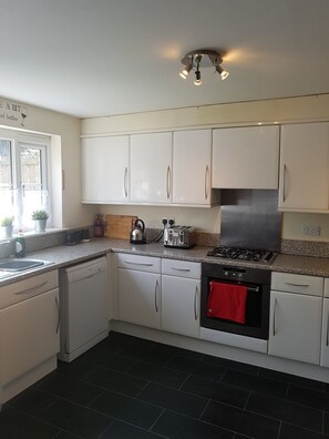 Maison mitoyenne, 4 chambres | Cuisine privée