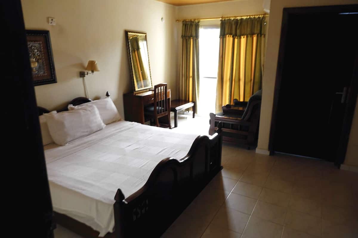 Executive Double Room | In-room safe, desk, free cots/infant beds, free WiFi