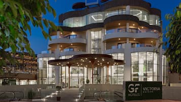Fassade der Unterkunft – Abend/Nacht